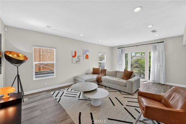 1029 Keniston Avenue, Los Angeles, CA 90019