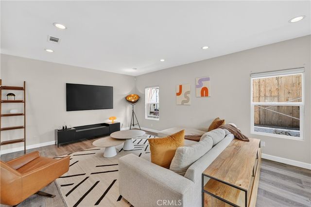 1029 Keniston Avenue, Los Angeles, CA 90019