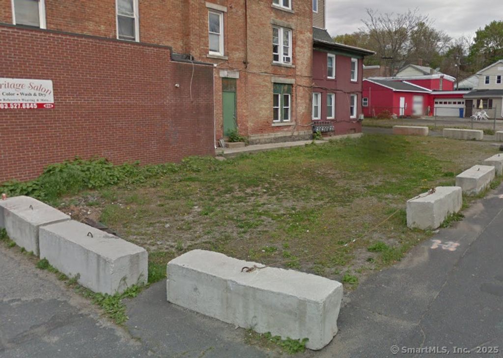 490 West Main Street, Waterbury, CT 06702