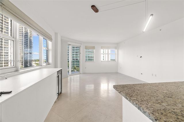 20000 E Country Club Drive 716, Aventura, FL 33180