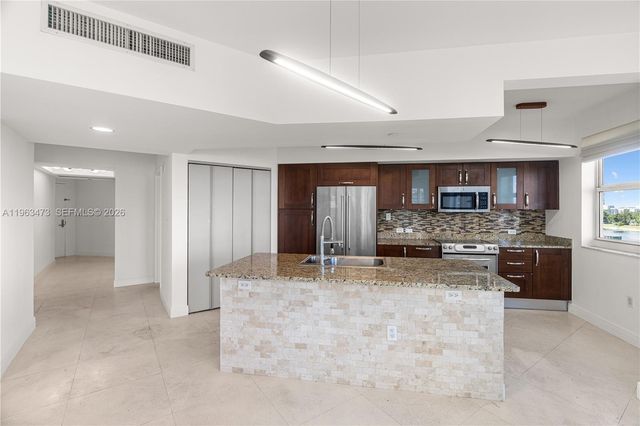 20000 E Country Club Drive 716, Aventura, FL 33180