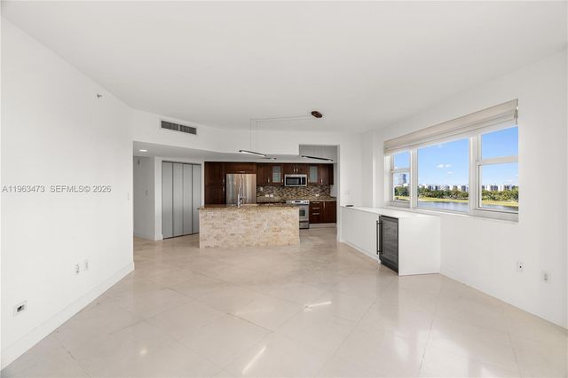 20000 E Country Club Drive 716, Aventura, FL 33180