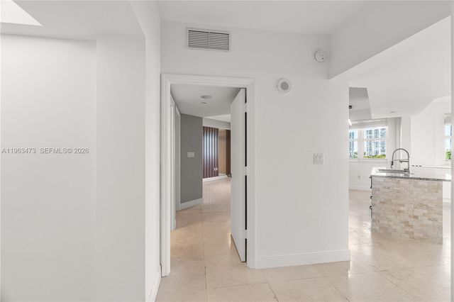 20000 E Country Club Drive 716, Aventura, FL 33180