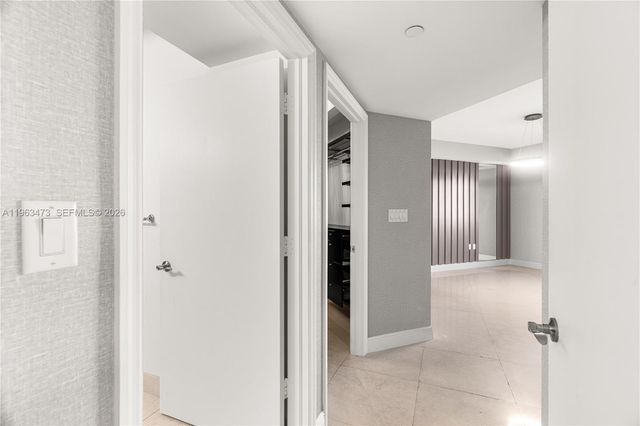 20000 E Country Club Drive 716, Aventura, FL 33180