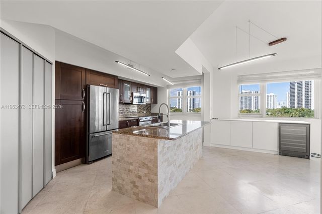 20000 E Country Club Drive 716, Aventura, FL 33180