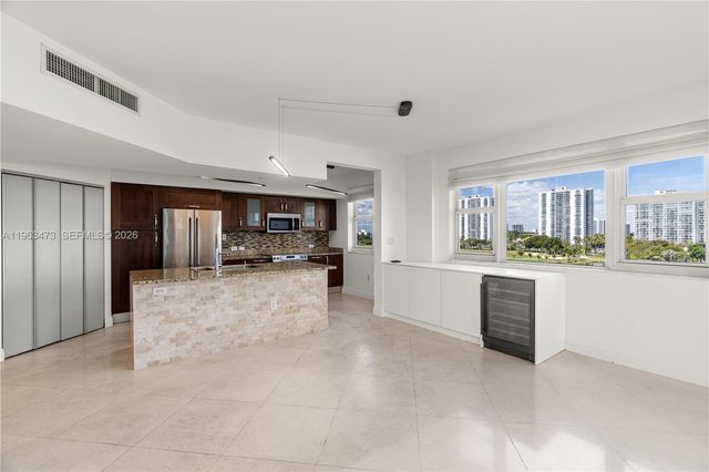 20000 E Country Club Drive 716, Aventura, FL 33180