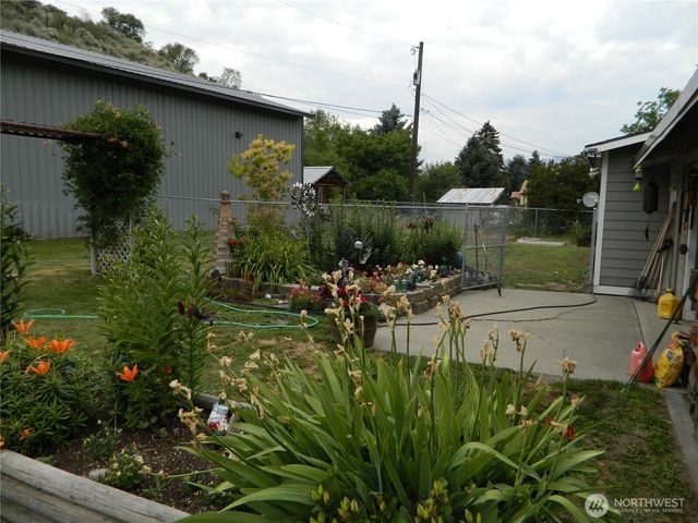 44 Bonaparte Avenue, Tonasket, WA 98855