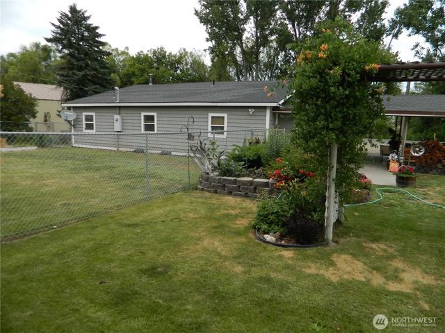 44 Bonaparte Avenue, Tonasket, WA 98855