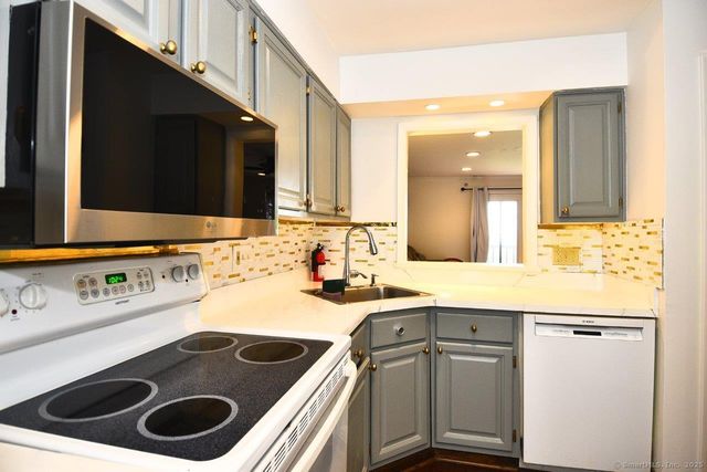 178 Flax Hill Road APT C203, Norwalk, CT 06854