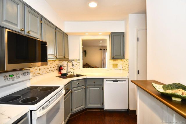 178 Flax Hill Road APT C203, Norwalk, CT 06854