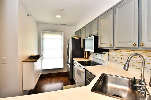 178 Flax Hill Road APT C203, Norwalk, CT 06854