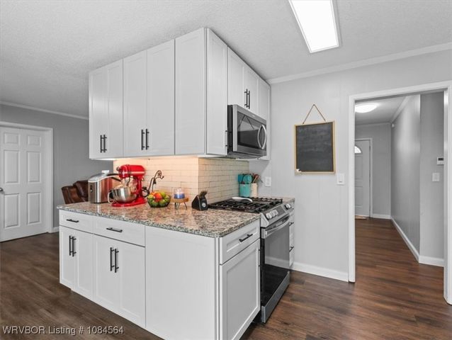 33339 Pleasant Valley Road, Poteau, OK 74953