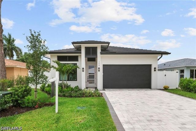 708 100th AVE N, Naples, FL 34108