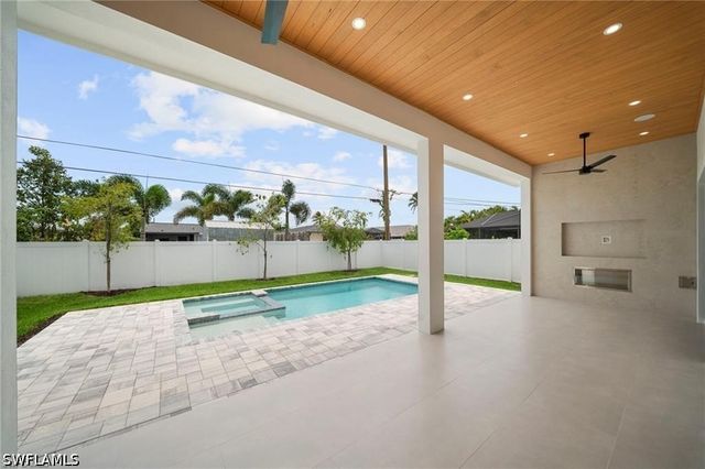 708 100th AVE N, Naples, FL 34108