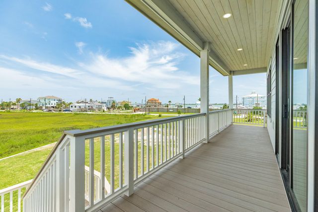 714 Vista Bella, Galveston, TX 77554
