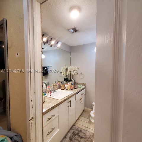 55 SW 60th Ct, Miami, FL 33144