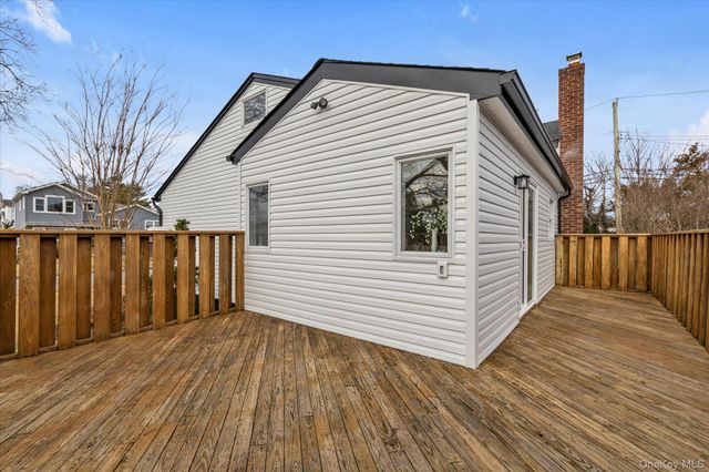 513 Dee Court, East Meadow, NY 11554