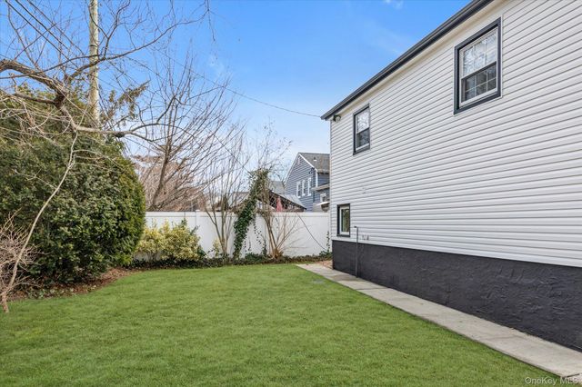 513 Dee Court, East Meadow, NY 11554