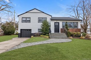 513 Dee Court, East Meadow, NY 11554