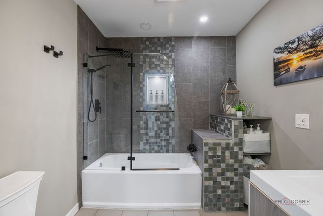 68 E Lakeview Avenue, Round Lake Beach, IL 60073