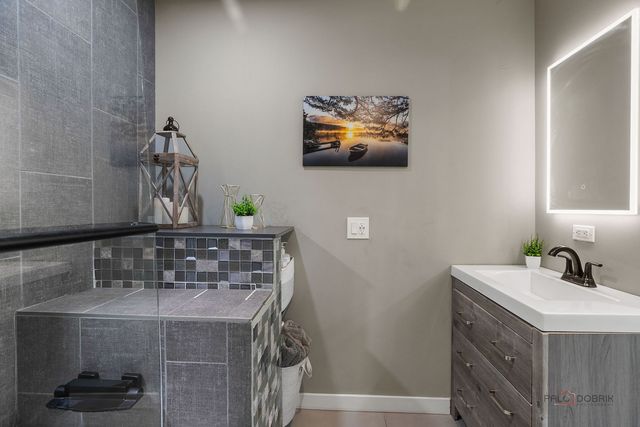 68 E Lakeview Avenue, Round Lake Beach, IL 60073