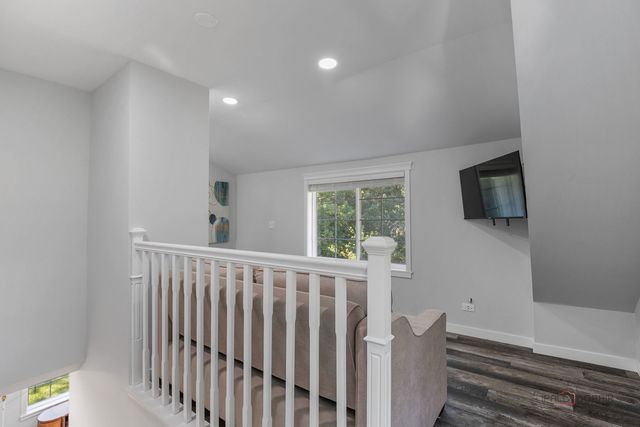 68 E Lakeview Avenue, Round Lake Beach, IL 60073