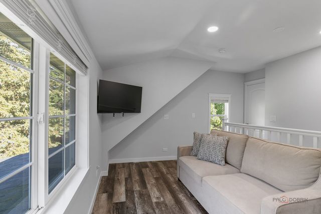 68 E Lakeview Avenue, Round Lake Beach, IL 60073