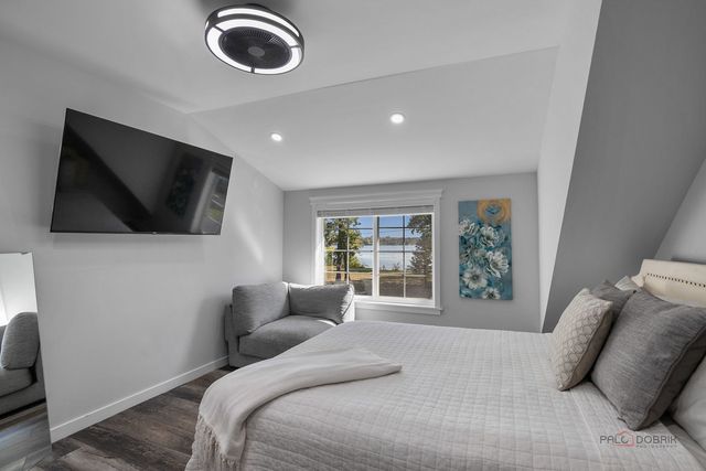 68 E Lakeview Avenue, Round Lake Beach, IL 60073