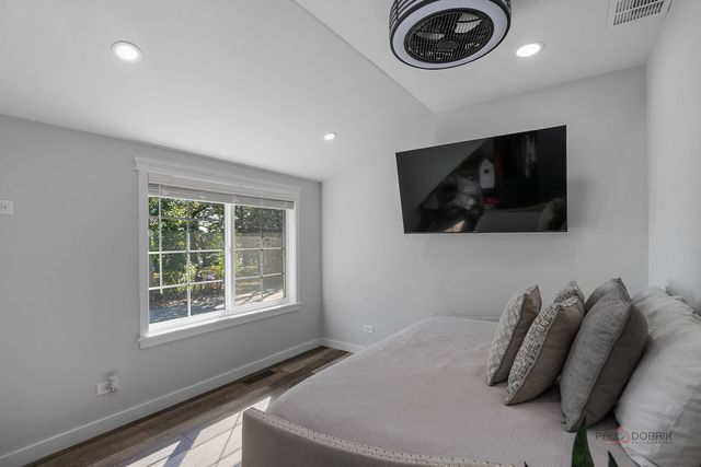 68 E Lakeview Avenue, Round Lake Beach, IL 60073