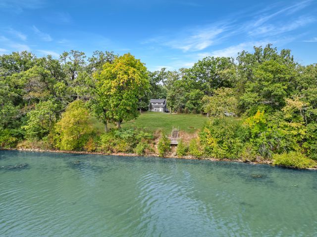 68 E Lakeview Avenue, Round Lake Beach, IL 60073