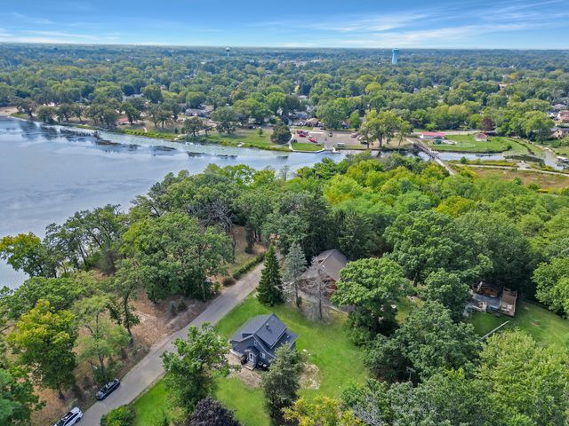 68 E Lakeview Avenue, Round Lake Beach, IL 60073