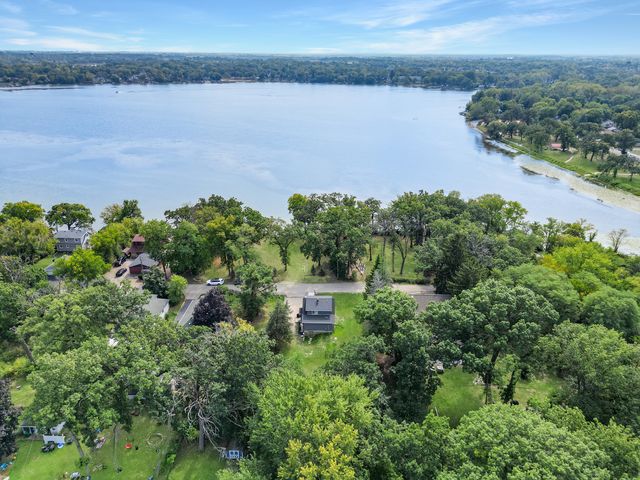 68 E Lakeview Avenue, Round Lake Beach, IL 60073