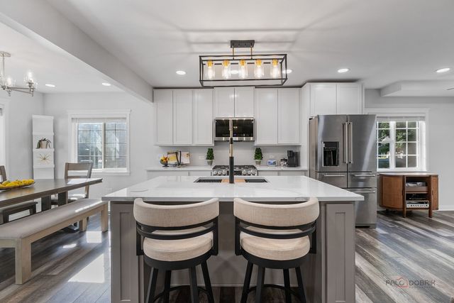 68 E Lakeview Avenue, Round Lake Beach, IL 60073