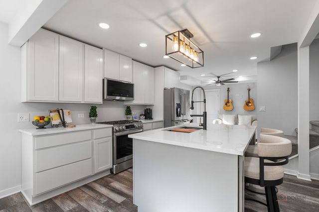 68 E Lakeview Avenue, Round Lake Beach, IL 60073