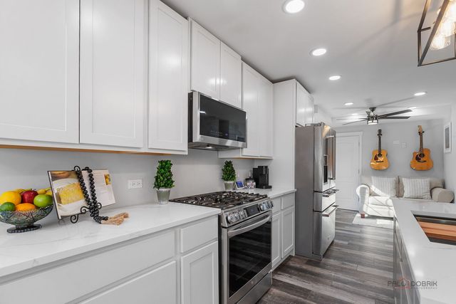 68 E Lakeview Avenue, Round Lake Beach, IL 60073