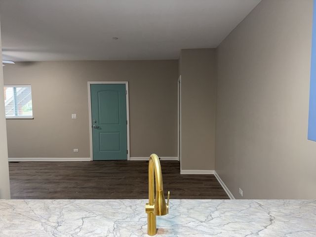 5 S Virginia Road 4, Crystal Lake, IL 60014