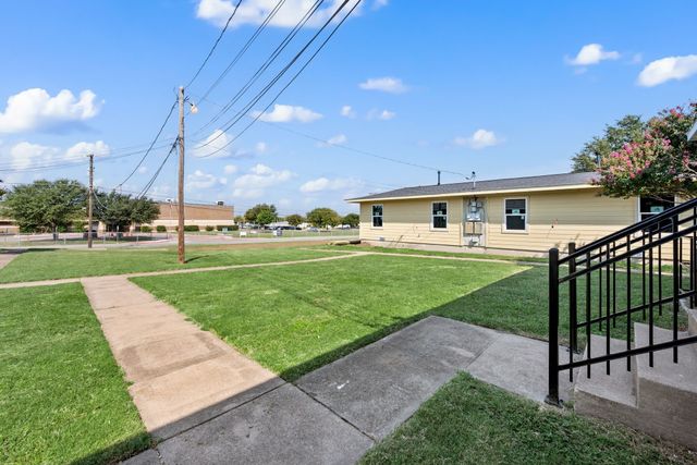 4092 Merida Avenue, Fort Worth, TX 76110