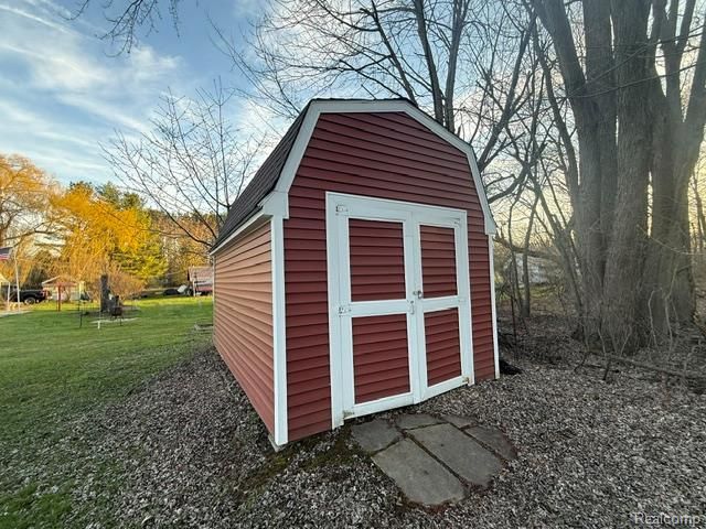 2329 Morrish Road, Flushing, MI 48433