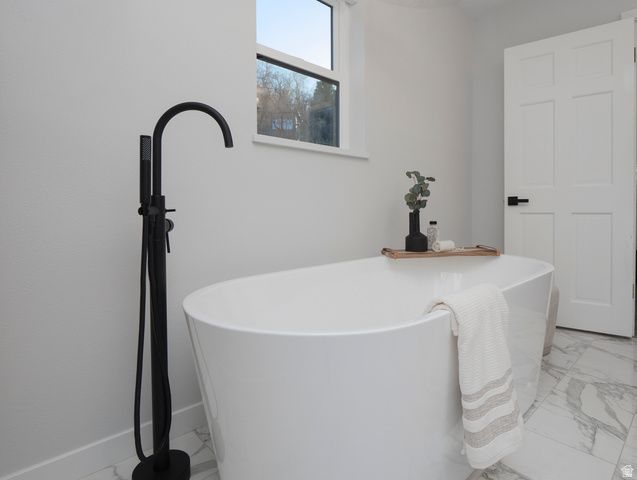 10828 S LOSTWOOD DR, Sandy, UT 84092