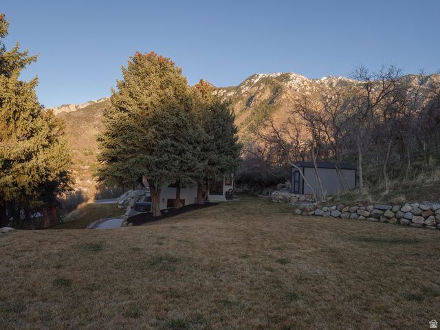 10828 S LOSTWOOD DR, Sandy, UT 84092
