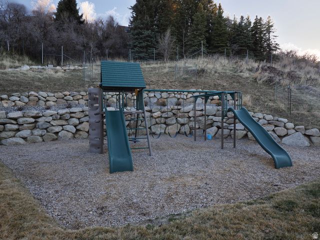 10828 S LOSTWOOD DR, Sandy, UT 84092