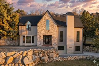 10828 S LOSTWOOD DR, Sandy, UT 84092