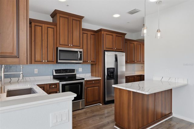 8703 SUNRISE JIB WAY, Tampa, FL 33615