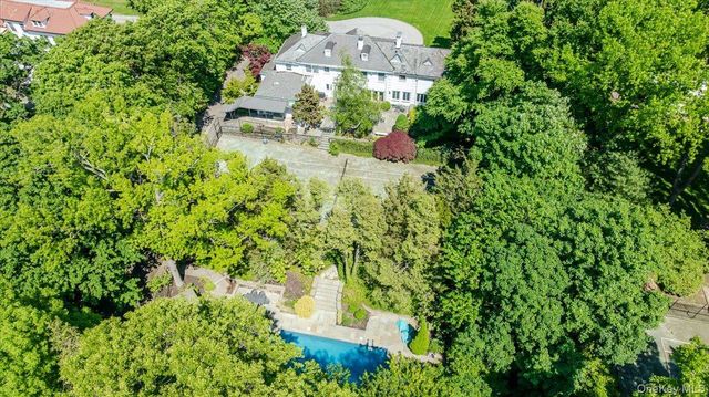 126 Station Road, Great Neck, NY 11024
