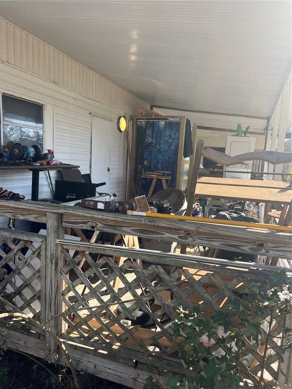 Image 13 of property listing at 118 CREEKSIDE ROAD, Satsuma, FL 32189