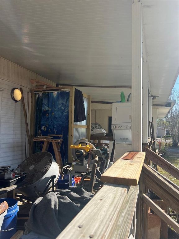 Image 14 of property listing at 118 CREEKSIDE ROAD, Satsuma, FL 32189