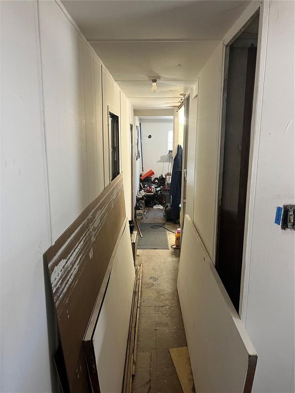 Image 19 of property listing at 118 CREEKSIDE ROAD, Satsuma, FL 32189