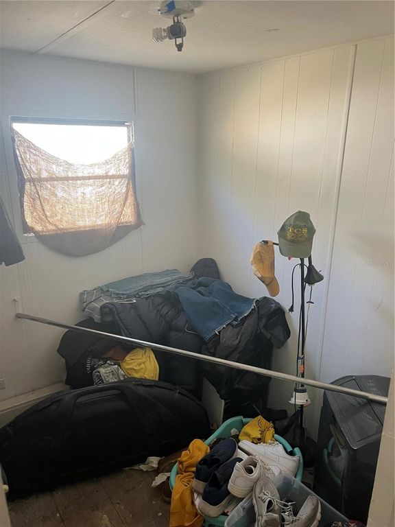 Image 20 of property listing at 118 CREEKSIDE ROAD, Satsuma, FL 32189