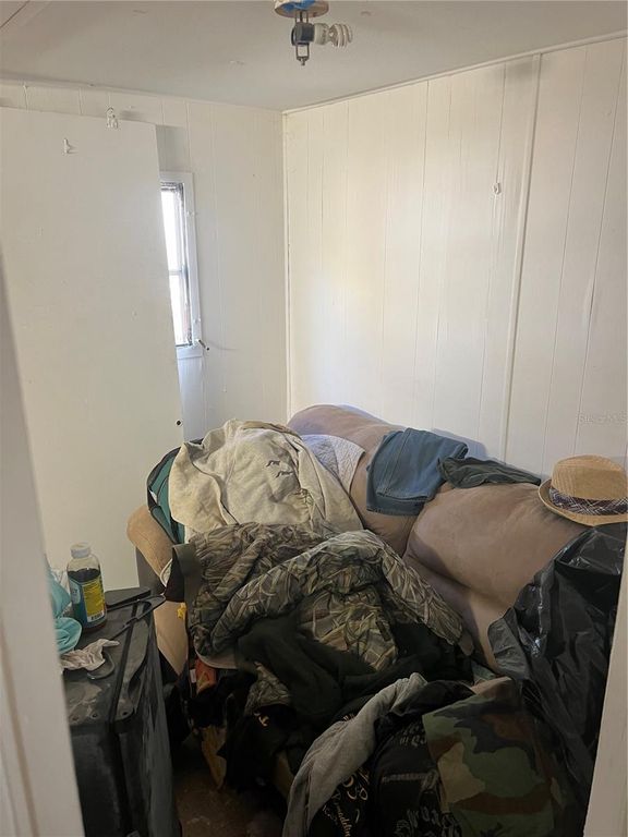 Image 21 of property listing at 118 CREEKSIDE ROAD, Satsuma, FL 32189