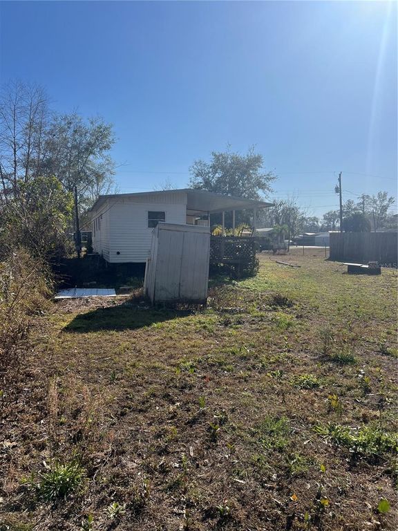 Image 29 of property listing at 118 CREEKSIDE ROAD, Satsuma, FL 32189